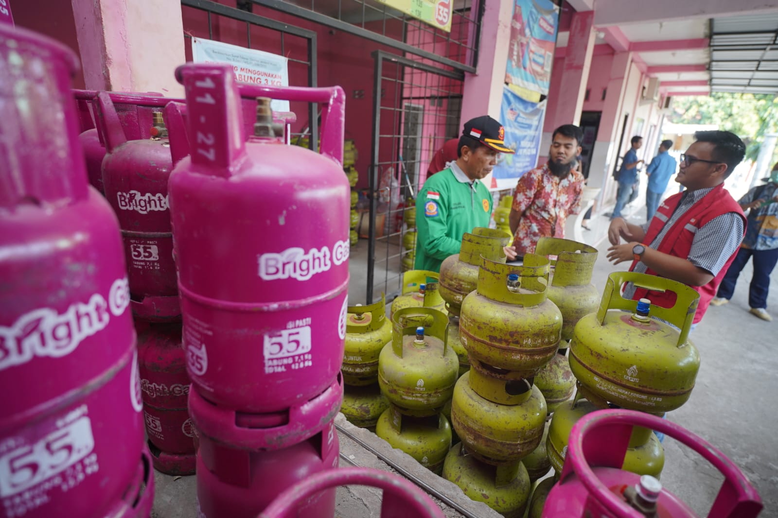 Foto utama berita: Pastikan LPG 3 Kilogram Tepat Sasaran, Tim Gabungan Cek Ke Agen Dan Pengguna