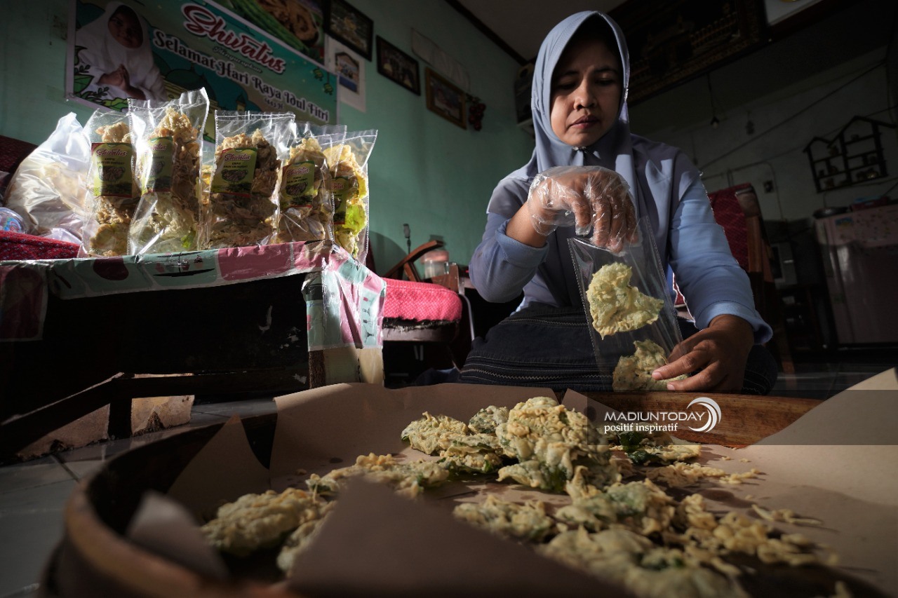 Mencicipi Gurihnya Keripik Daun Ubi Jalar, Kaya Manfaat Hingga Hasilkan Pundi-Pundi Rupiah