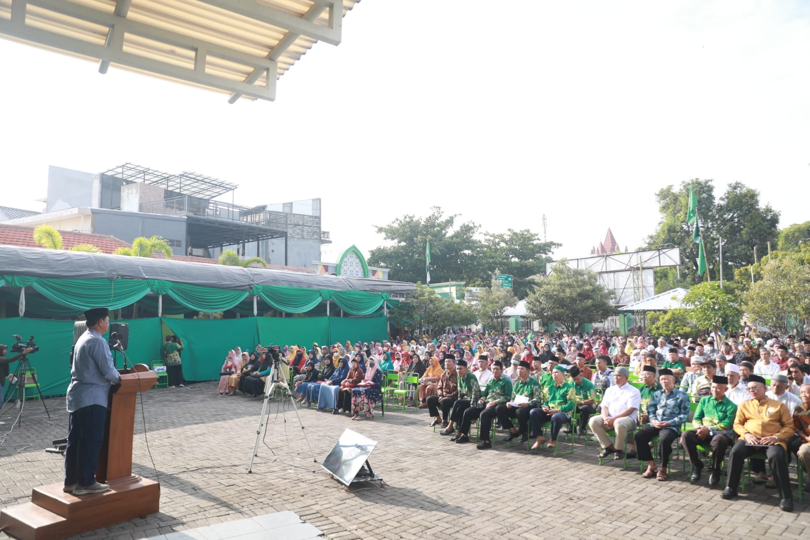Foto 13 dari 14: Hadiri Pengajian Rutin Di Islamic Center, Wali Kota Ajak Jamaah Doakan Kota Madiun