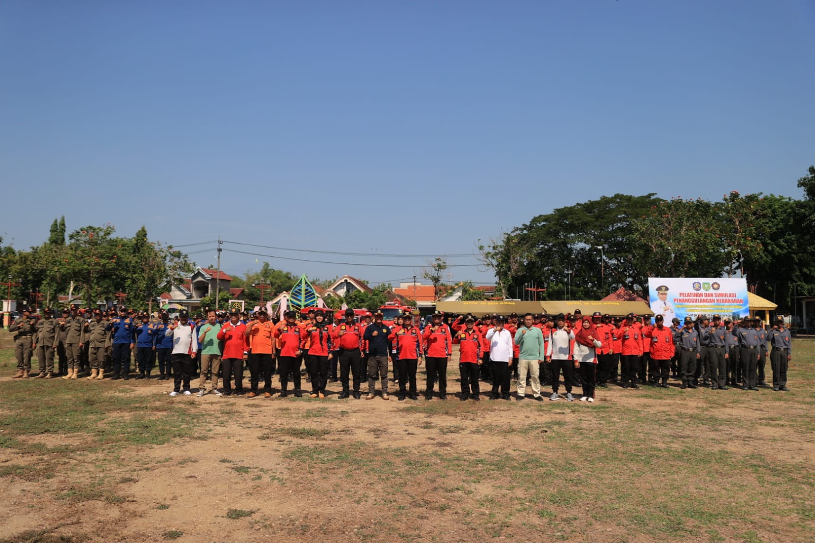 Foto 8 dari 9: Antisipasi Kebakaran, Pj Wali Kota Buka Pelatihan dan Simulasi Penanggulangan Kebakaran