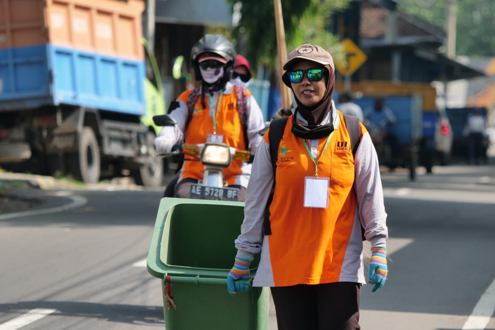 Foto 8 dari 10: Peringati Hari Kartini, Wali Kota Maidi Beri Perhatian Srikandi Kebersihan