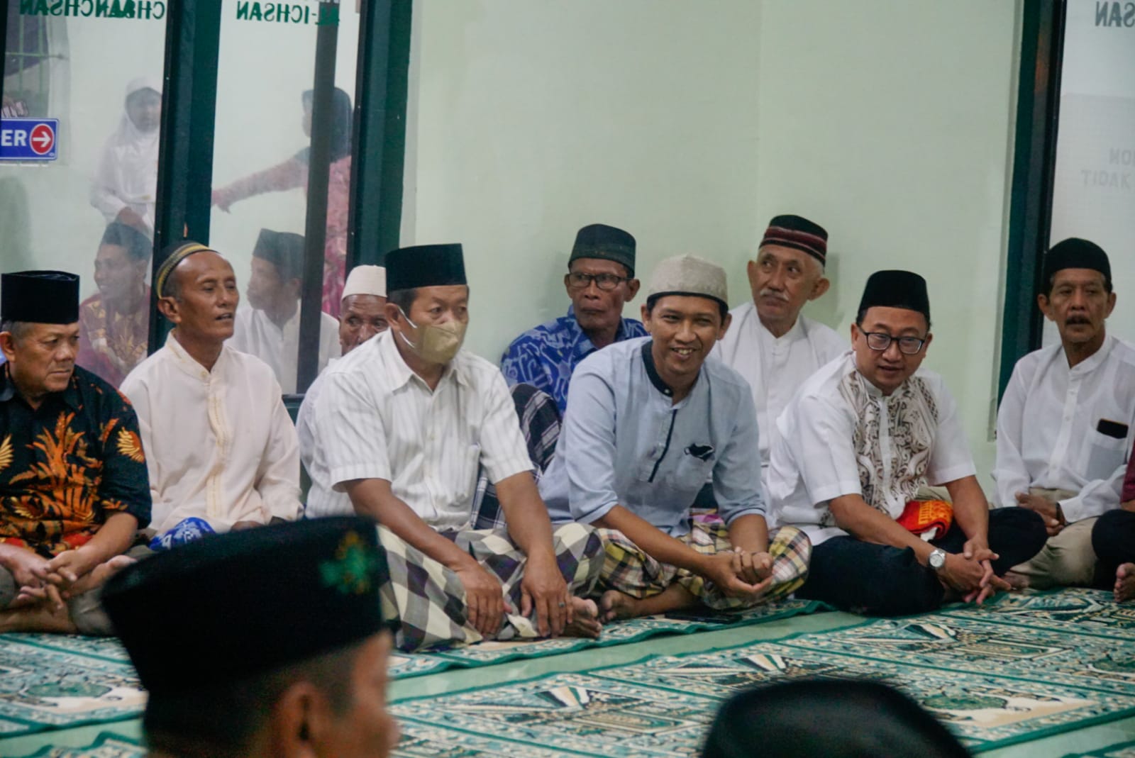 Foto 12 dari 12: Beribadah di Masjid Al Ichsan, Wali Kota Sampaikan Program Pembangunan