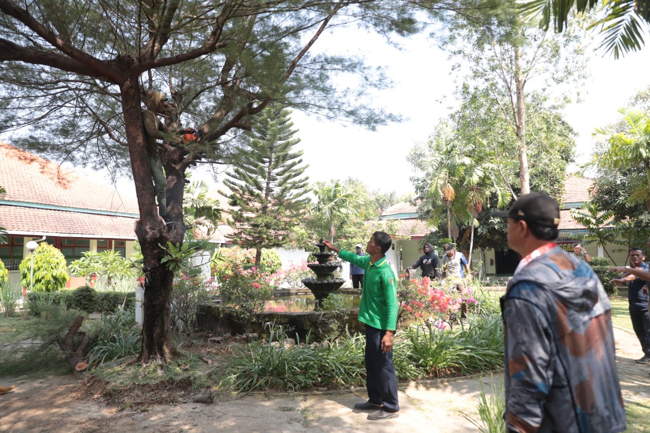 Foto 5 dari 9: Persiapan Kunjungan Kenya, Wali Kota Pimpin Kerja Bakti Di RSUD