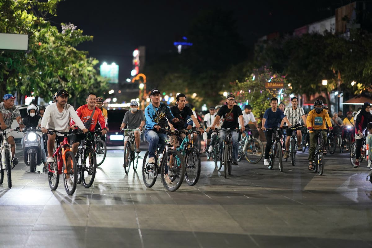 Foto 7 dari 23: Beragam Keseruan Gowes Malam, Wali Kota Apresiasi Antusiasme Masyarakat