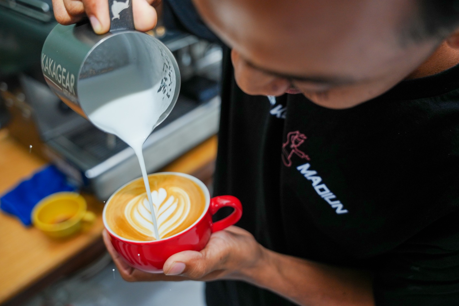 Foto 2 dari 4: Pelatihan Barista Sudah Berjalan, Peserta Wajib Magang Kerja Usai Pelatihan