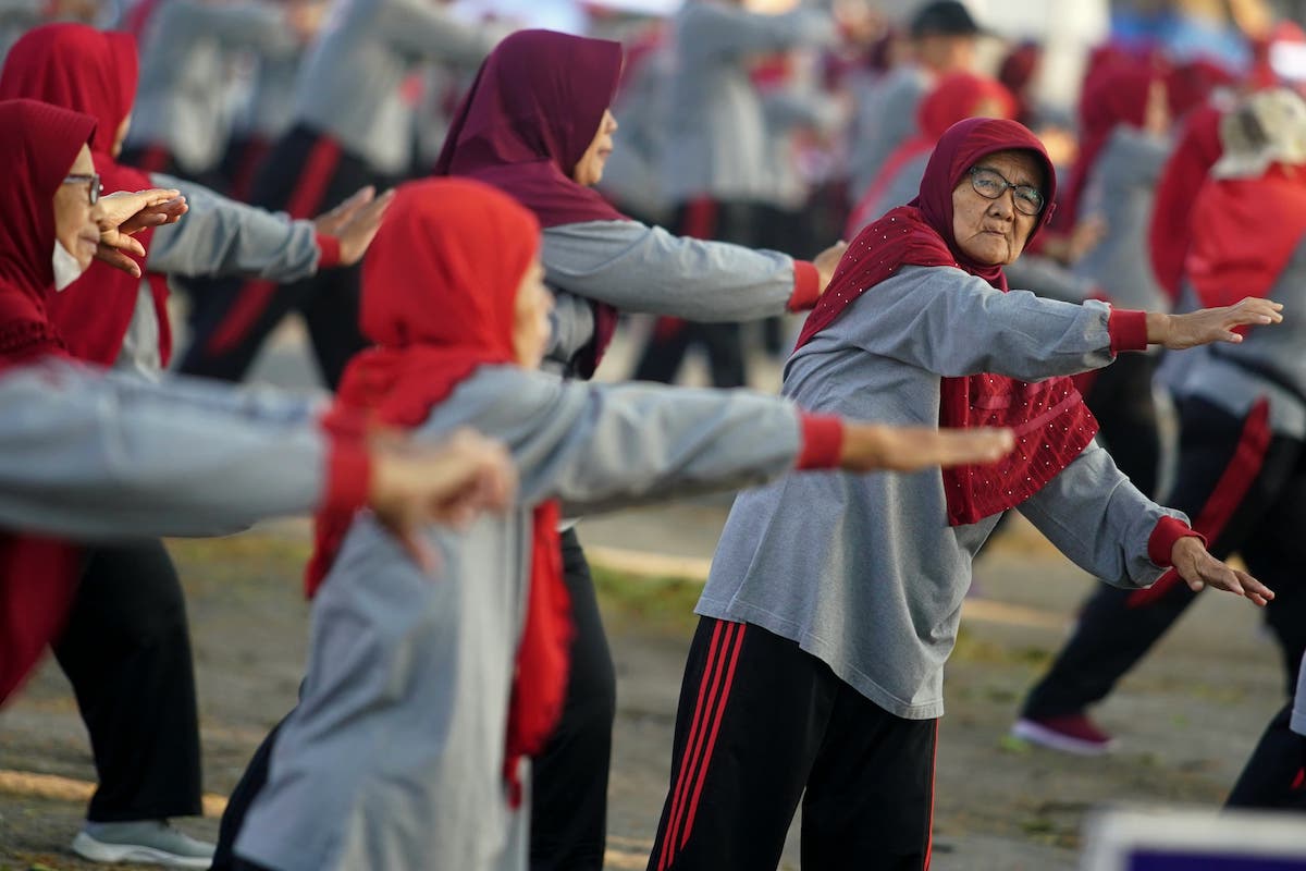 Foto 6 dari 9: Pimpin Senam Lansia, Wali Kota Sampaikan Capaian Kota