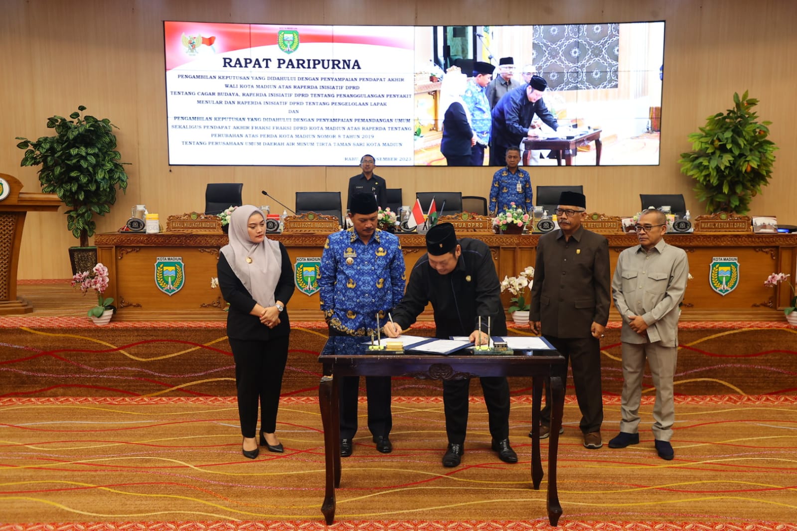 Foto 4 dari 9: Rapat Paripurna Bahas Sejumlah Raperda, Pemkot-DPRD Fokus Peningkatan Kesejahteraan Masyarakat