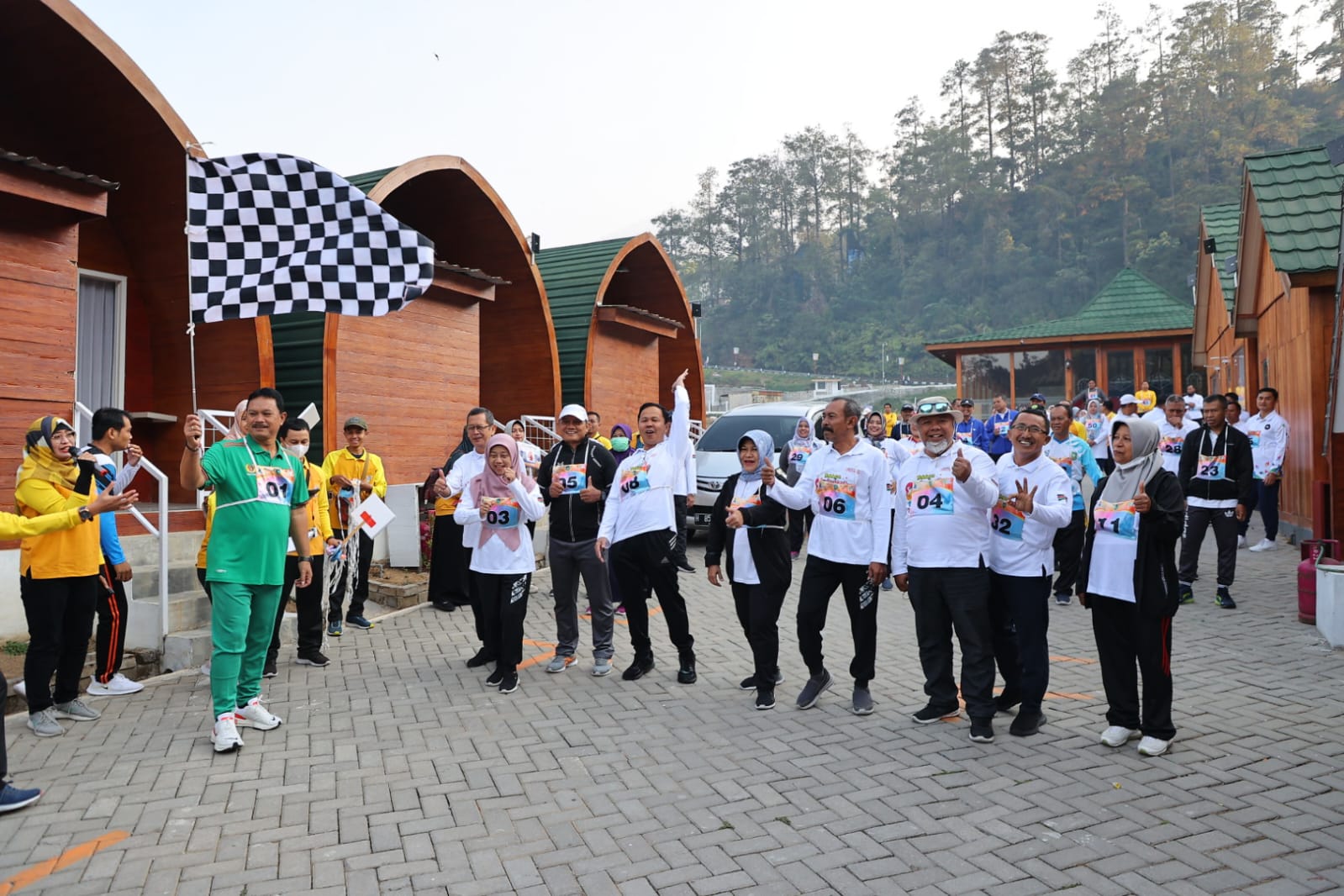 Foto 2 dari 7: Gelar Tes Kebugaran, Wali Kota Imbau ASN Jaga Kesehatan Agar Pelayanan Optimal