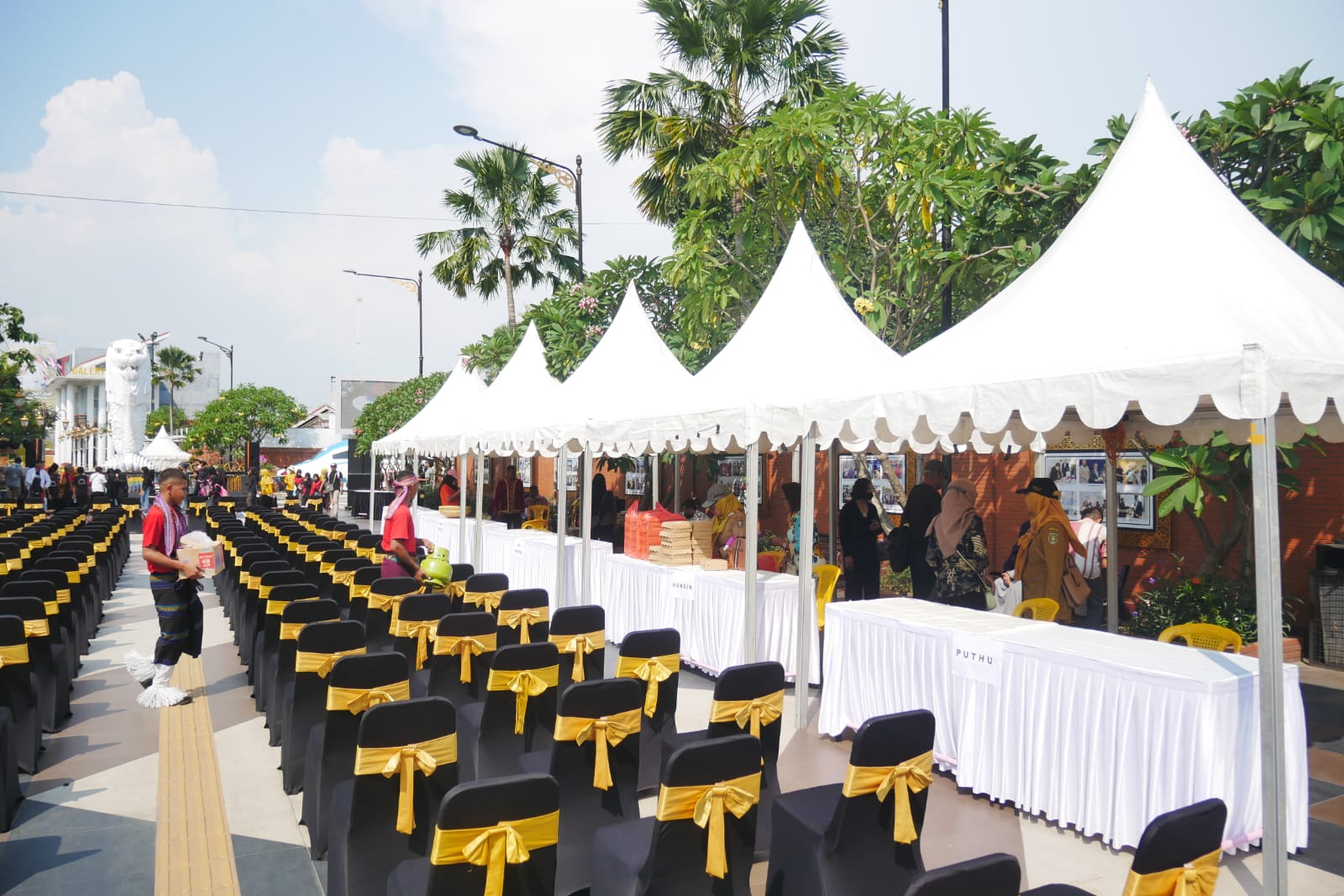 Foto 3 dari 3: Ada 30 Ribu Pecel dan Jajanan Gratis di Pesta Rakyat Hari Jadi, Yuk Ramaikan, Dibuka Sampai Pukul 22.00 Nanti