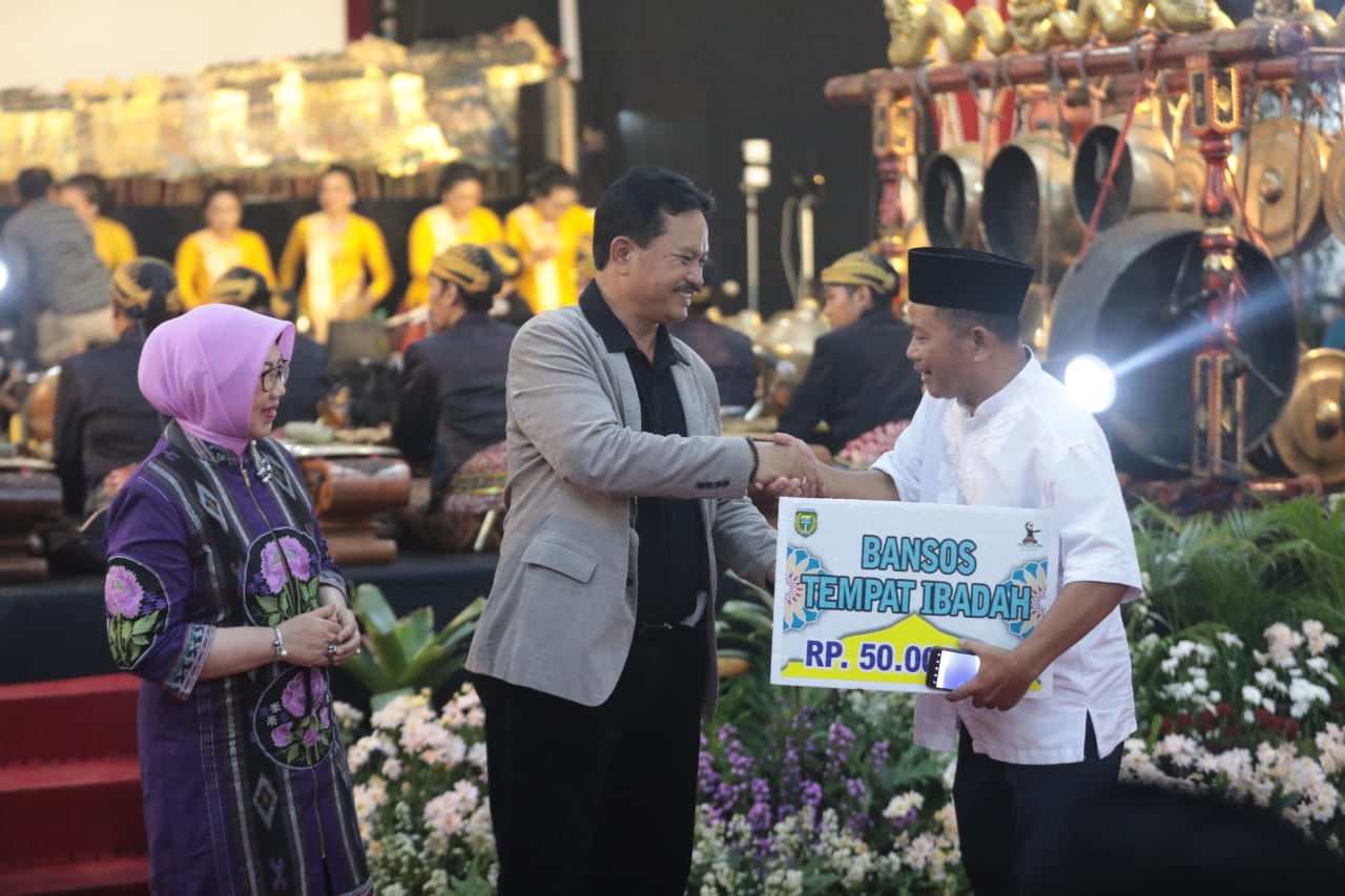 Foto 9 dari 13: Pagelaran Wayang Kulit Tutup Madiun Festival 2023, Wali Kota Sampaikan Apresiasi Pada Masyarakat Kota