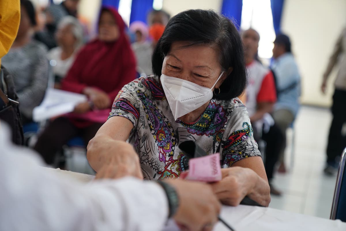 Foto 5 dari 9: 2.800 Warga di Kota Madiun Terima BLTD Tahap 3