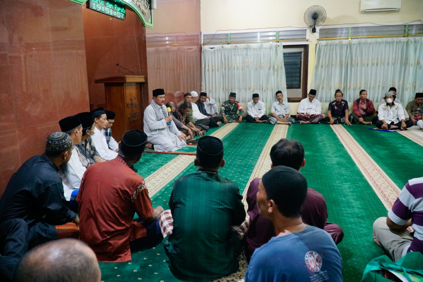 Foto 15 dari 16: Terus Berlanjut, Safari Ramadan Wali Kota Maidi Jadi Ajang Serap Aspirasi Hingga Sosialisasi Persiapan Idul Fitri