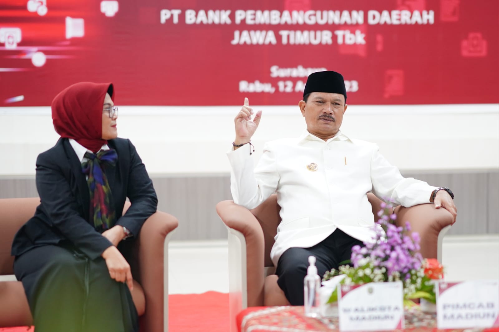 Foto 4 dari 7: Hadiri RUPS Bank Jatim, Wali Kota Dukung Arahan Gubernur Khofifah Untuk Dorong Peningkatan Performa Lewat Transformasi Lima Pilar