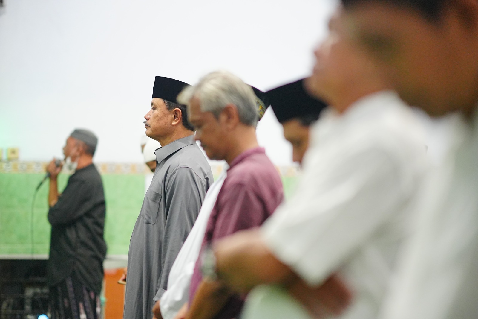 Foto 6 dari 10: Lewat Shalat Isya Berjamaah, Wali Kota Ajak Warga Dukung Pembangunan Kota