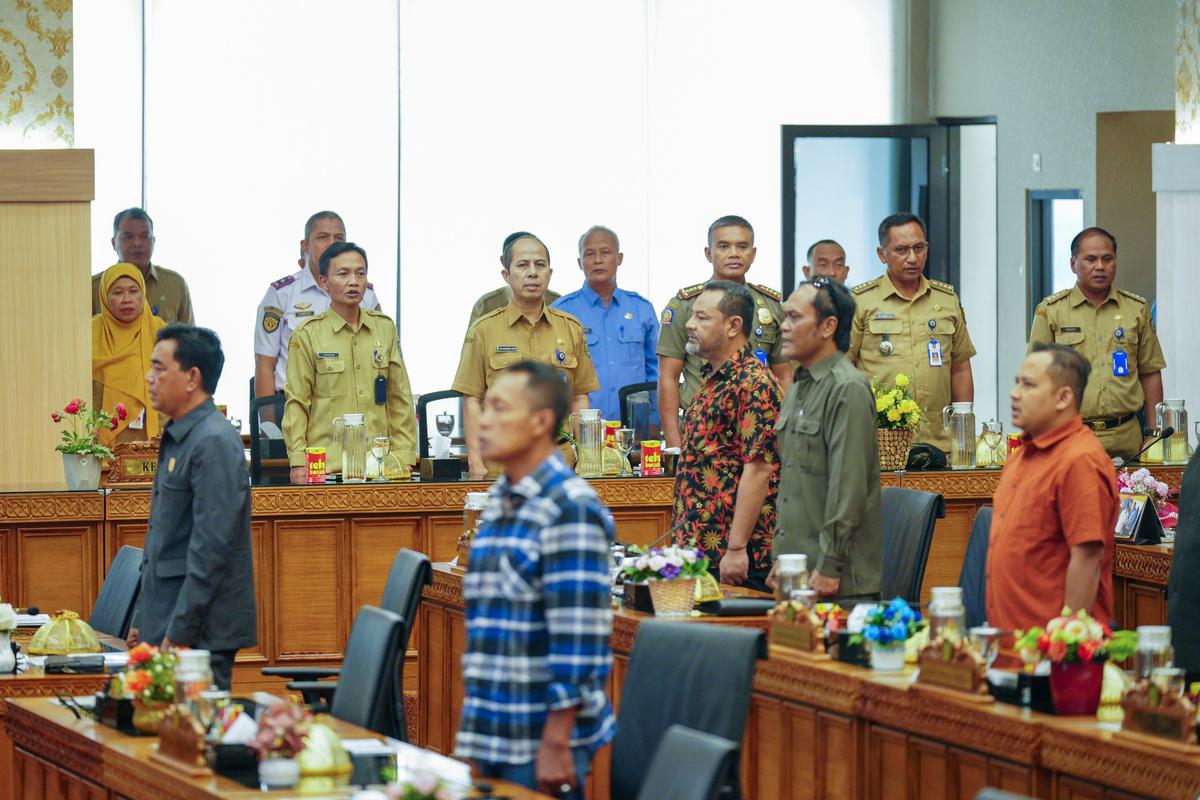 Foto 5 dari 8: Capai Rp 2 Triliun Lebih, Pj. Wali Kota Sampaikan Nota Keuangan Atas Raperda Kota Madiun Tentang APBD 2025