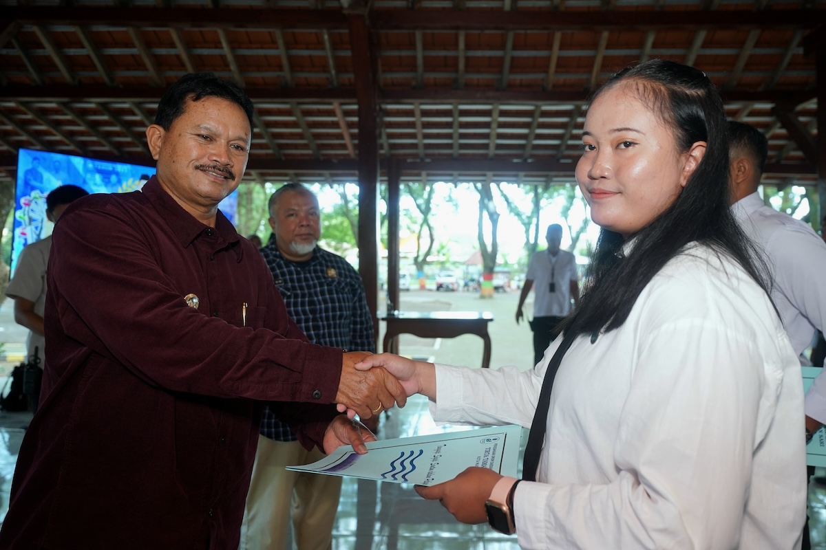 Foto 5 dari 9: Lantik Pegawai PDAM Tirta Taman Sari, Wali Kota Pesan Jaga Profesionalisme Kerja