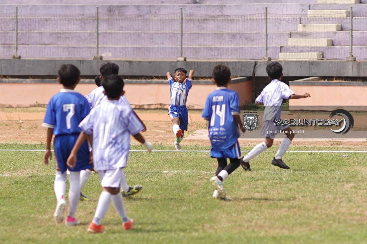 Foto 15 dari 19: Dari KU 10 hingga KU 12, Talenta Sepak Bola Cilik Asah Mental di Dandim Cup I Kota Madiun