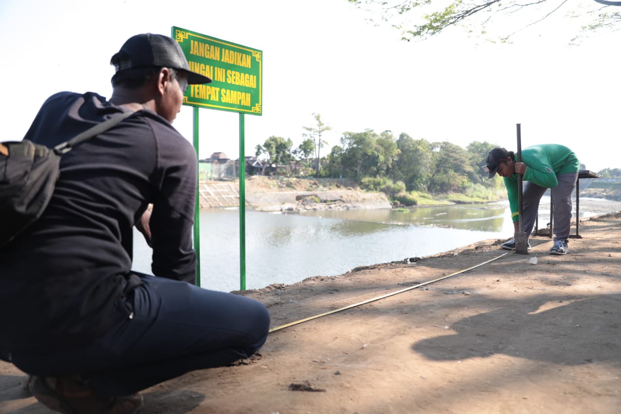 Foto 1 dari 10: Pastikan Sesuai Progres, Wali Kota Kembali Tinjau Lokasi Calon Wisata Air Bantaran Madiun
