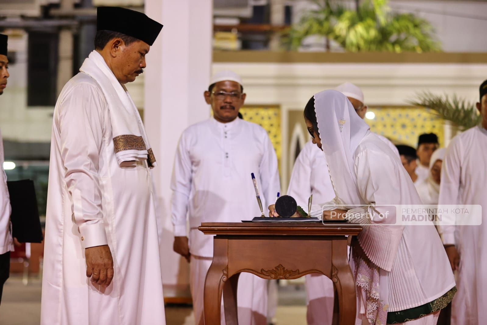 Foto 2 dari 10: Penyegaran Birokrasi, Wali Kota Mutasi 138 Pejabat Fungsional, Administrator, dan Pengawas