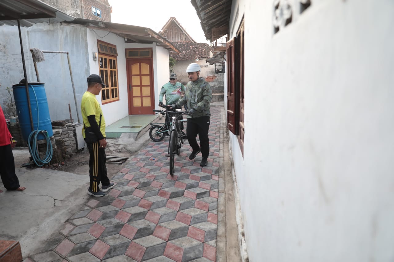 Foto 10 dari 16: Gowes Kecamatan Taman, Wali Kota Cek Pembangunan Hingga Ke Gang Kecil
