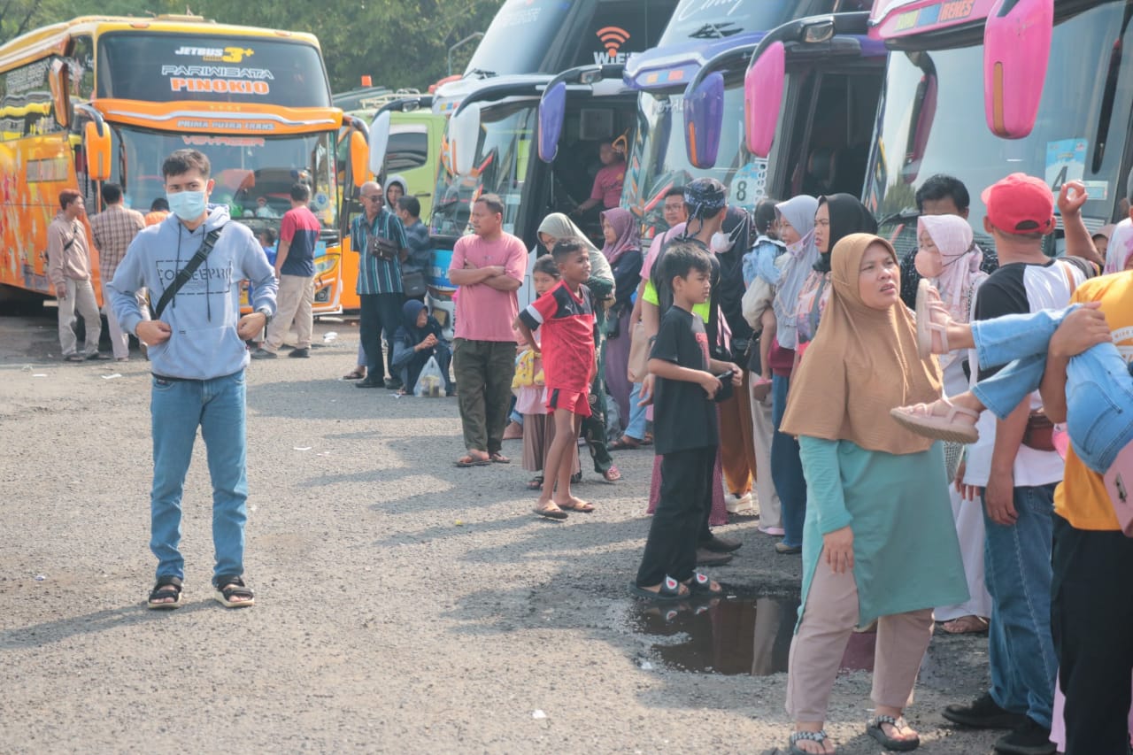 Foto 6 dari 10: Berangkatkan Balik Gratis, Wali Kota: Lebaran Jadi Aman, Berkesan, dan Nyaman