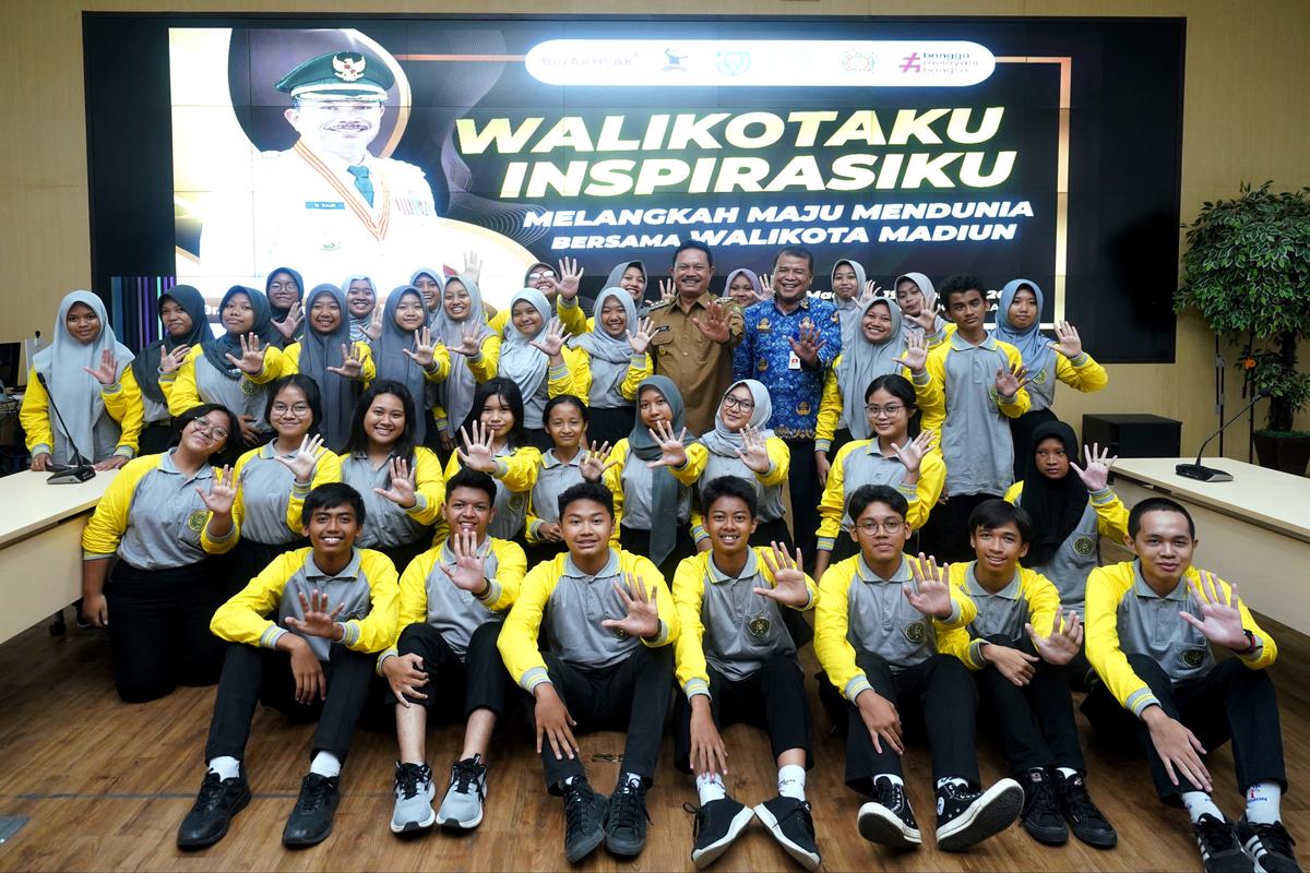 Foto 6 dari 9: Jadi Narasumber Tokoh Inspiratif Bagi Anak Muda, Wali Kota Pesan Jangan Malu untuk Berjuang
