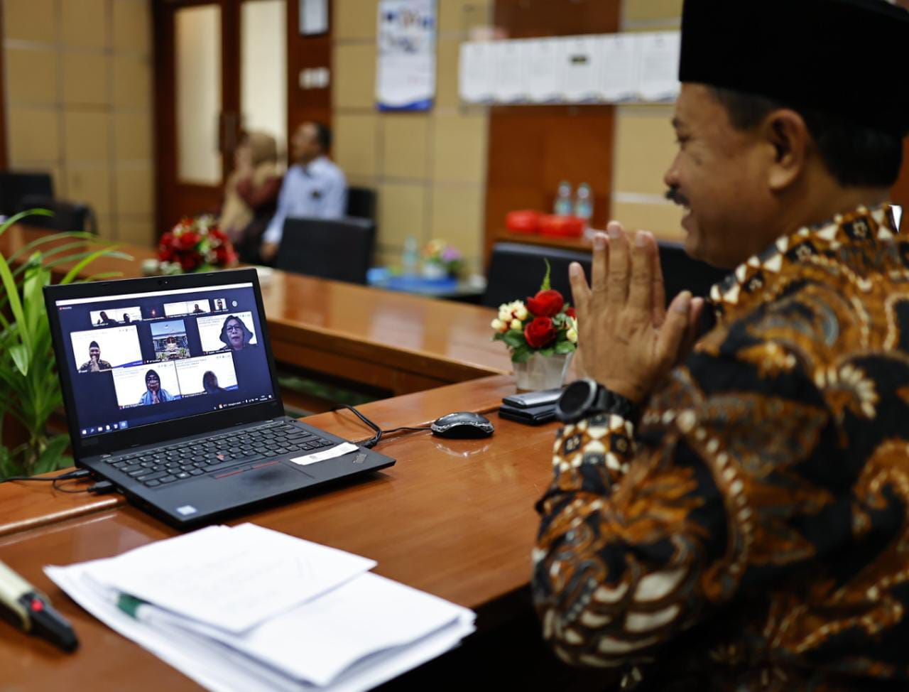 Foto 10 dari 10: Lulus Sidang Proposal Disertasi, Wali Kota : Semoga Bisa Jadi Rujukan Evaluasi Smart City