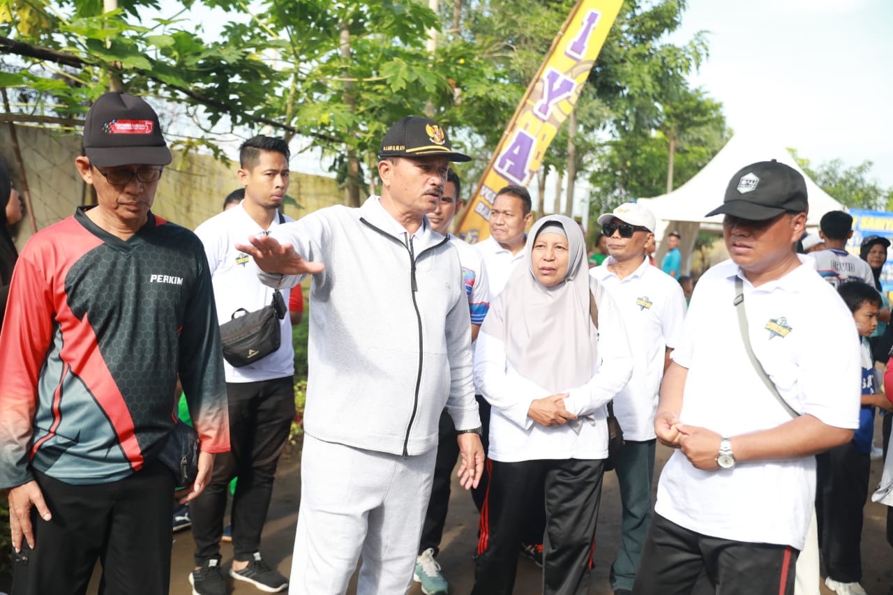 Foto 6 dari 14: Hadiri HUT Sabiya Volley Club, Wali Kota Beri Ucapan Selamat Dan Salurkan Santunan Bagi Warga Membutuhkan