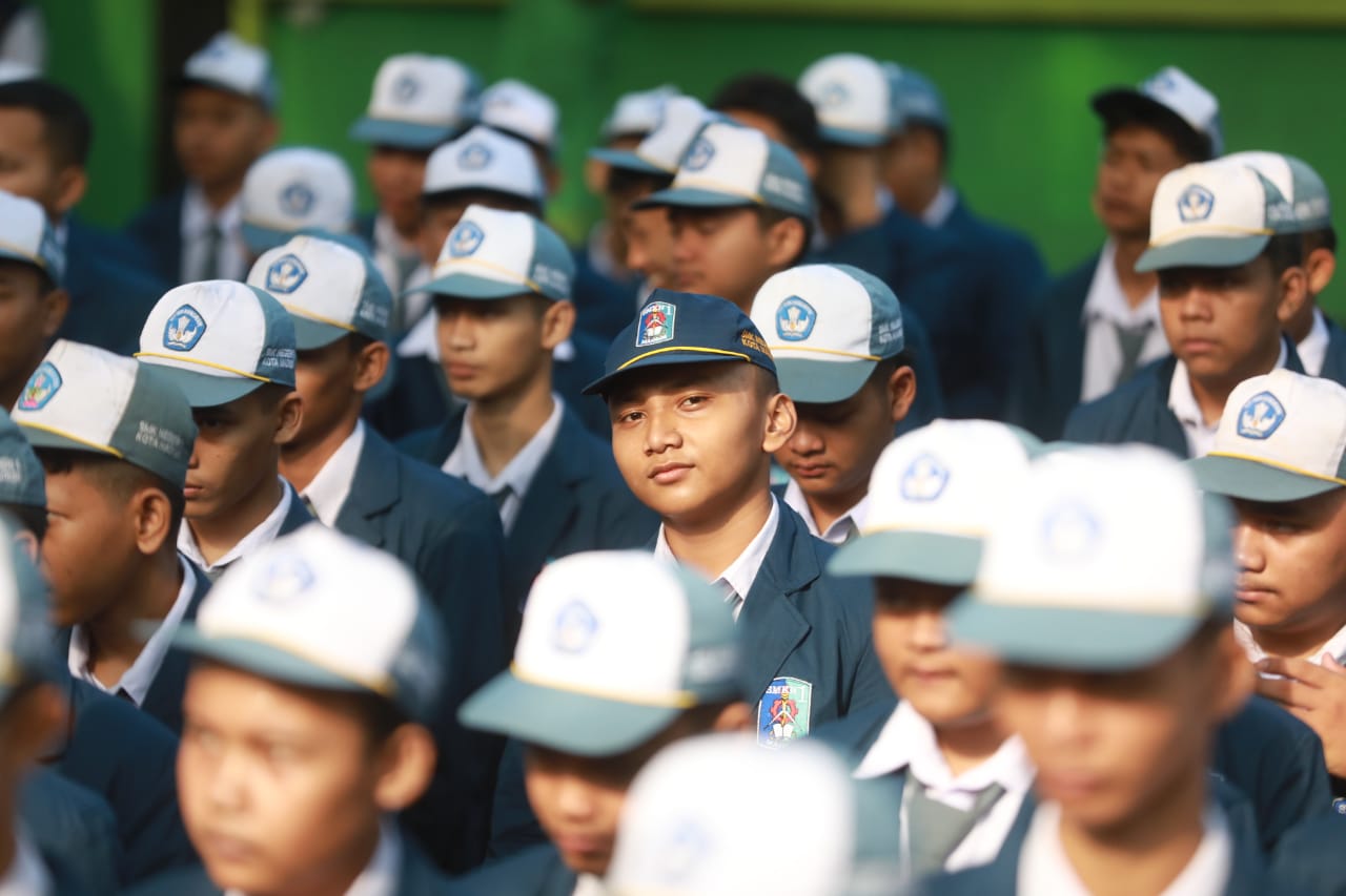 Foto 13 dari 13: Jadi Pembina Upacara Di SMKN 1, Wali Kota Pesan Murid Patuhi Guru Agar Prestasi Terus Melaju