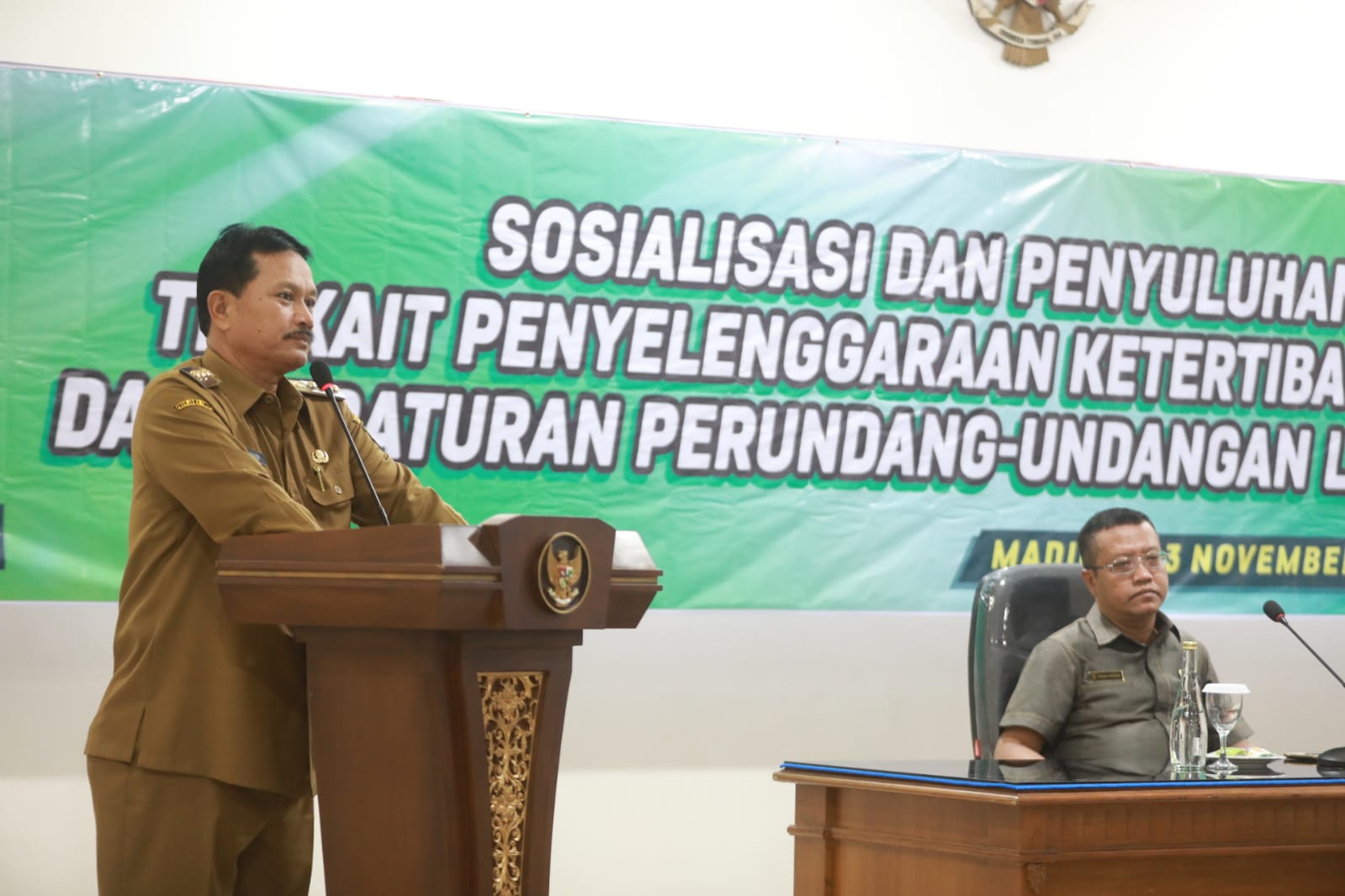Foto 1 dari 11: Jadi Narasumber Sosialisasi Perda, Wali Kota: Masyarakat Harus Ada Rambu-Rambu Ketertiban