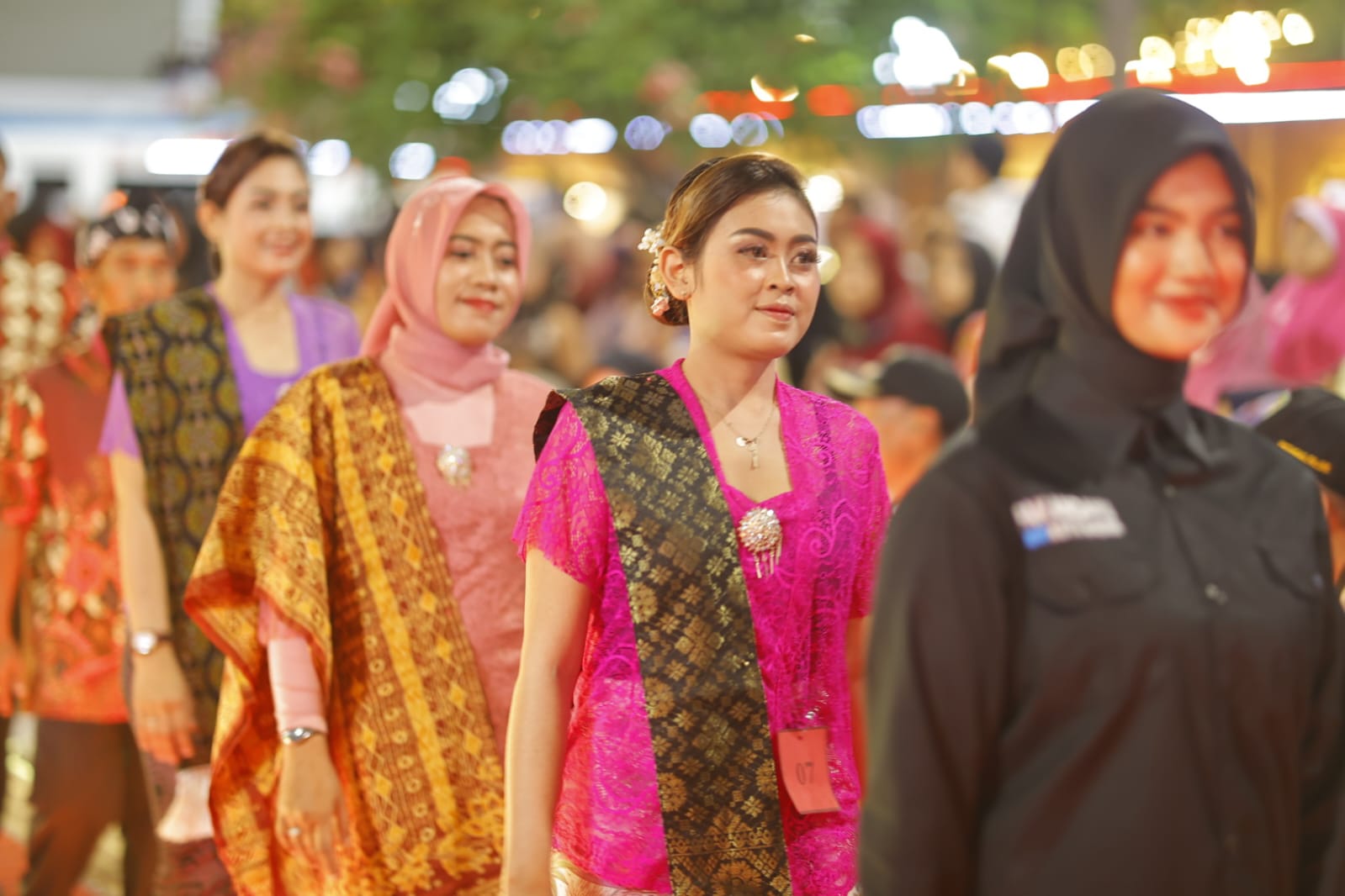 Foto 1 dari 5: Serunya Gebyar Batik 2023, Diikuti Pengurus RT, Desain Terbaik Jadi Batik OPD