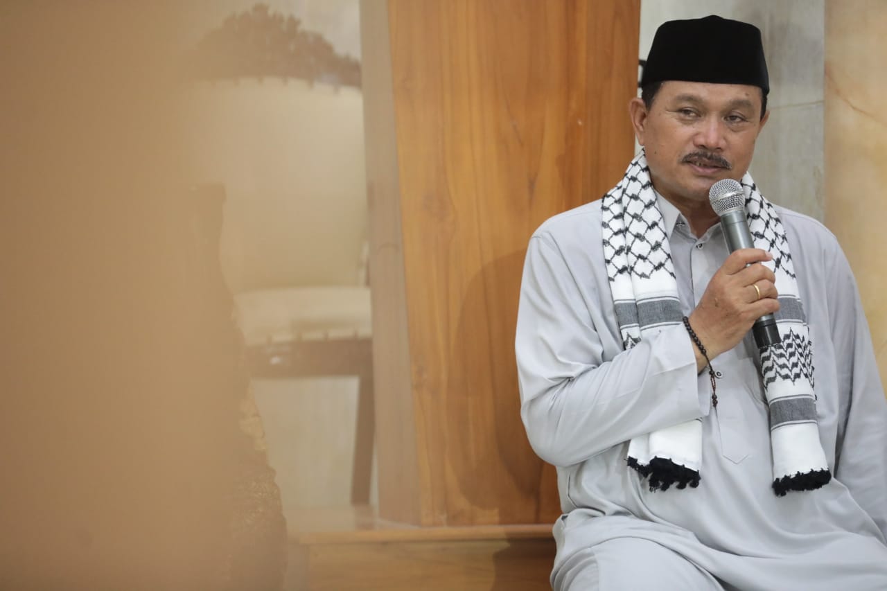 Foto 3 dari 7: Salat Isya dan Tarawih Safari Ramadan di Masjid Sayyidina ‘Ali Wali Kota Pesan Jaga Kondusifitas Kota Jelang Idul Fitri