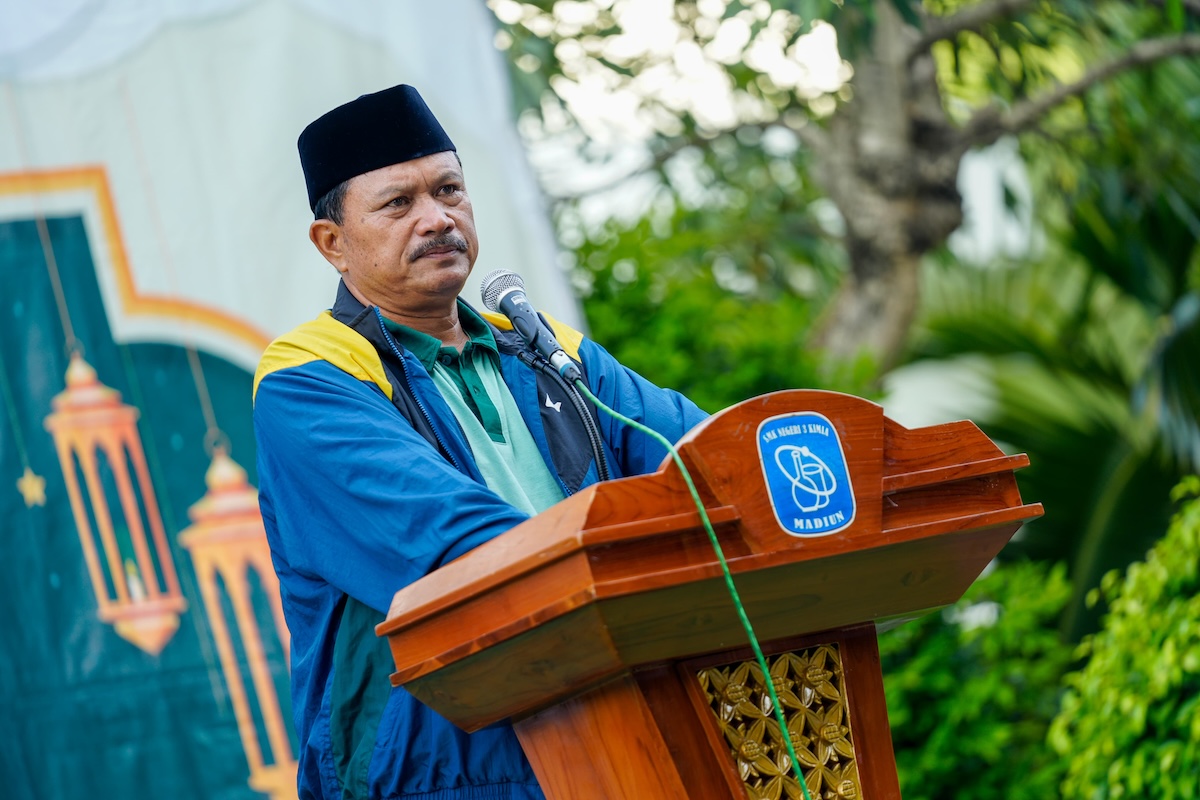 Foto 3 dari 8: Hadiri Pengajian Ahad Wage di SMKN 3, Wali Kota Madiun: Allah Pasti Mendengar Semua Doa