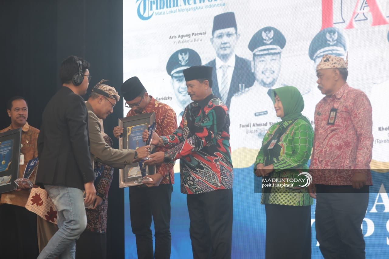 Berhasil Kendalikan Inflasi, Kota Madiun Raih Penghargaan Daerah dengan Tingkat Inflasi Terendah di Jawa Timur dari Harian Surya