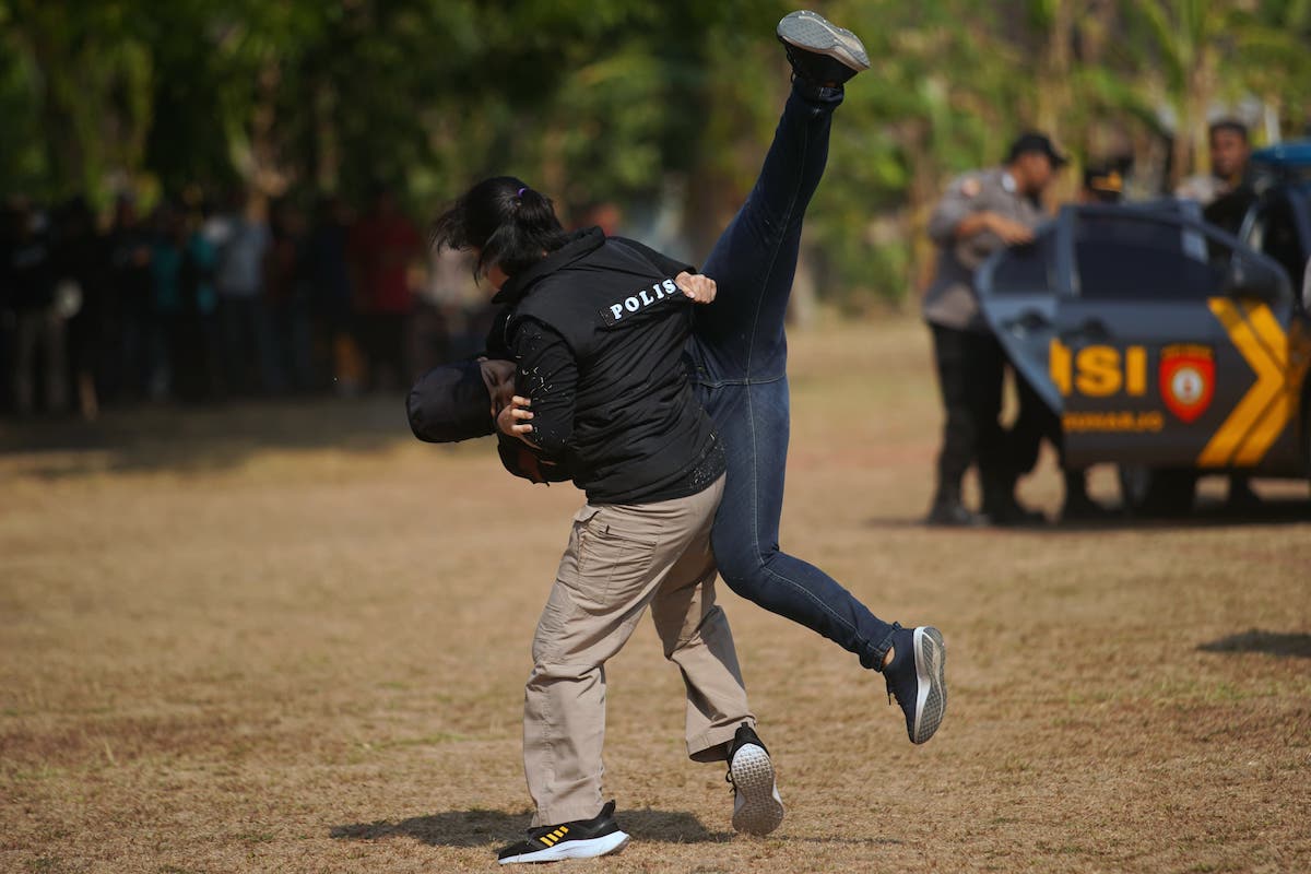 Foto 4 dari 7: Gelar Simulasi Sispamkota, Polres Madiun Kota Tunjukkan Kesiapsiagaan Petugas Kawal Pemilu 2024