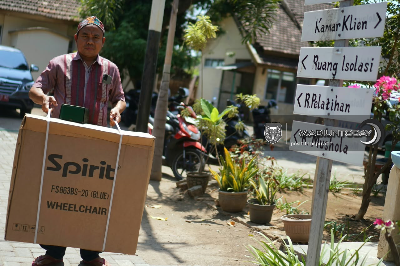 Foto 5 dari 11: 52 Penerima Manfaat di Kota Madiun Terima Bantuan ATENSI dari Kemensos RI