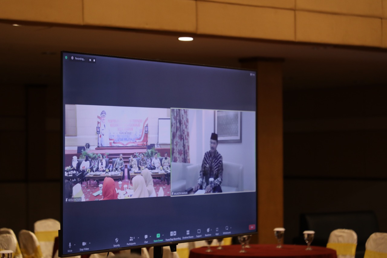 Foto 5 dari 10: Beri Penyuluhan Hukum Terpadu Kecamatan Manguharjo, Wali Kota Harap Masyarakat Sadar Hukum