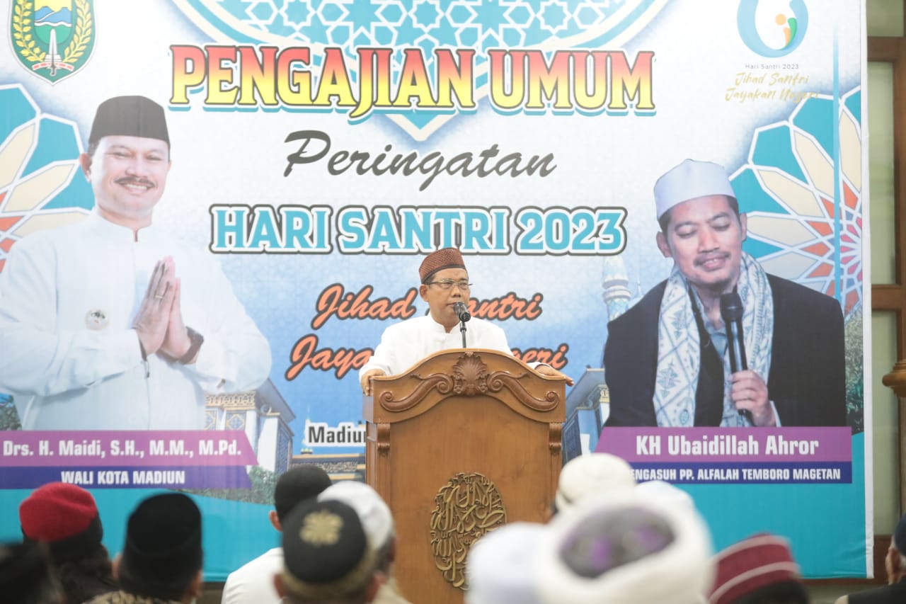 Foto 2 dari 11: Wali Kota Maidi Beri Apresiasi Digelarnya Pengajian Umum Peringatan Hari Santri