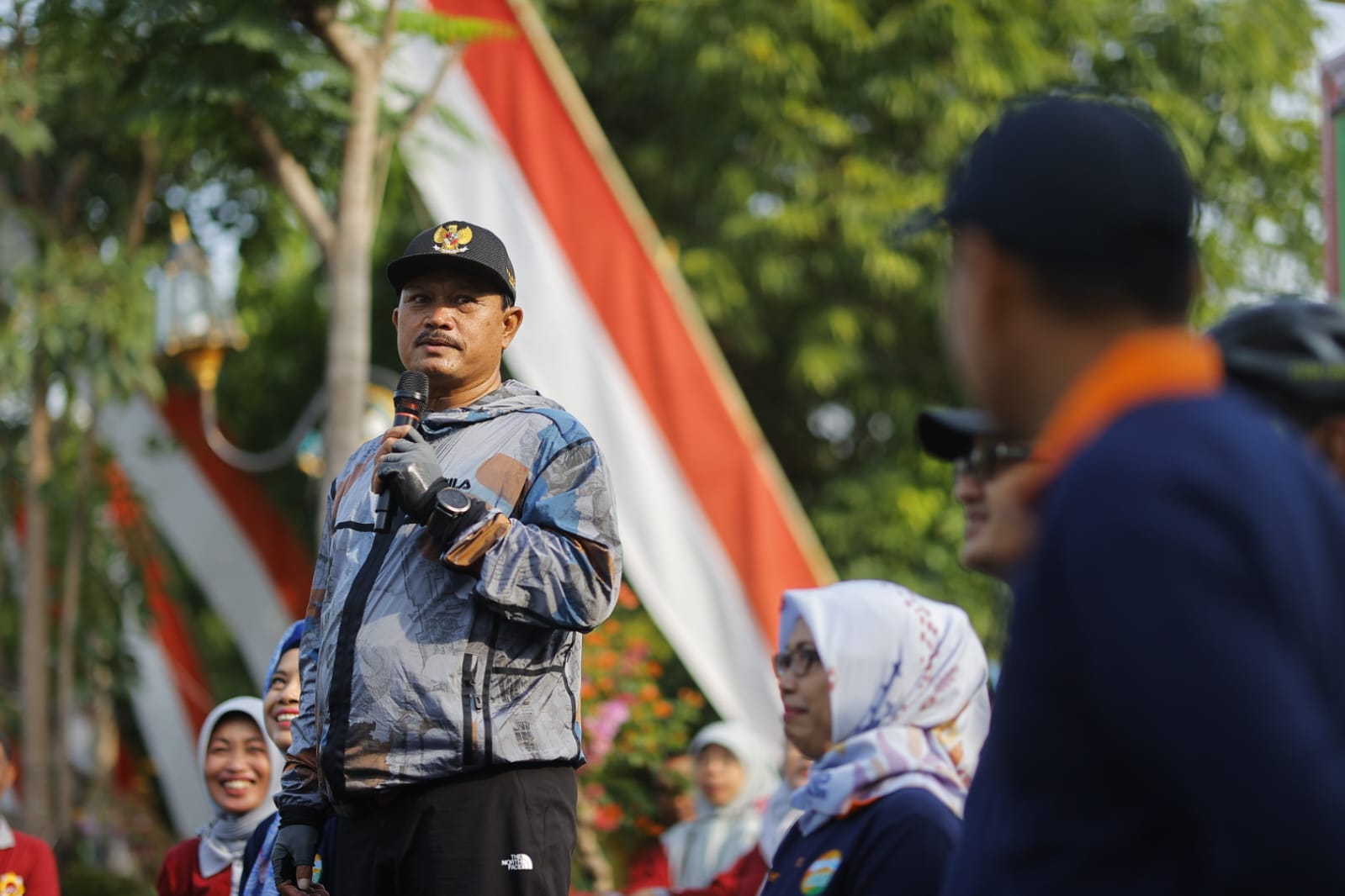 Foto utama berita: Budayakan Cinta Lingkungan, Wali Kota Madiun Maidi Ajak Siswa Bersihkan Lingkungan Sekolah