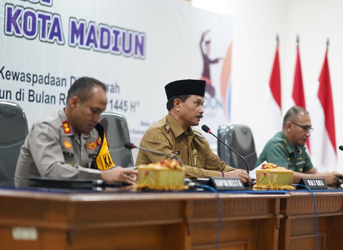 Foto 5 dari 9: Jaga Kondusivitas Kota Jelang Lebaran, Wali Kota Gelar Rakor Tim Kewaspadaan Dini Bersama Tiga Pilar