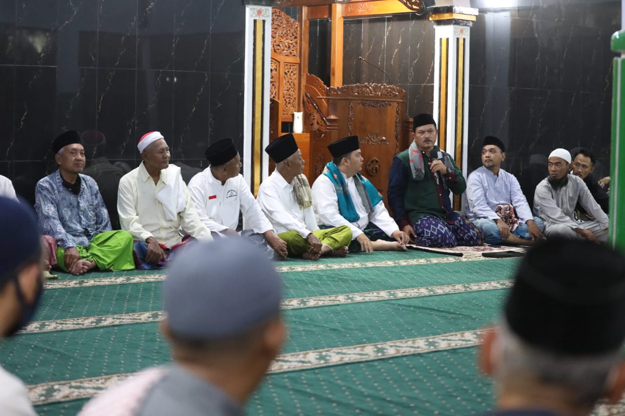 Foto 3 dari 10: Gelar Isya Berjamaah, Wali Kota Sampaikan Oleh-Oleh Dari Luar Negeri