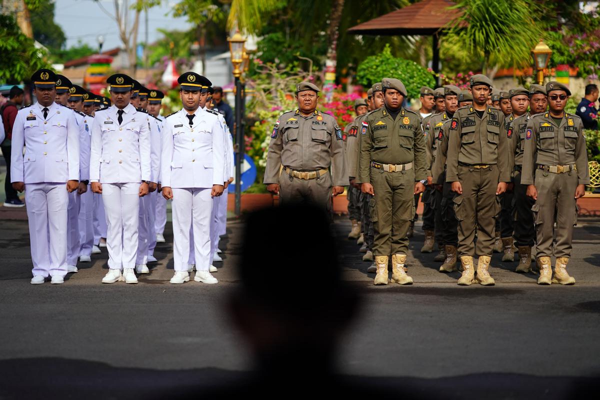 Foto 9 dari 16: Gelar Upacara Hari Jadi ke-79 Pemprov Jatim, Pj Wali Kota Ajak Masyarakat Berperan Aktif dan Ikut Sukseskan Pemilu