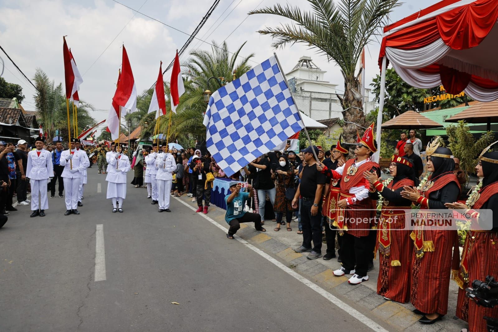 Gelar Pawai Budaya, Warga Nambangan Lor Tampil All Out