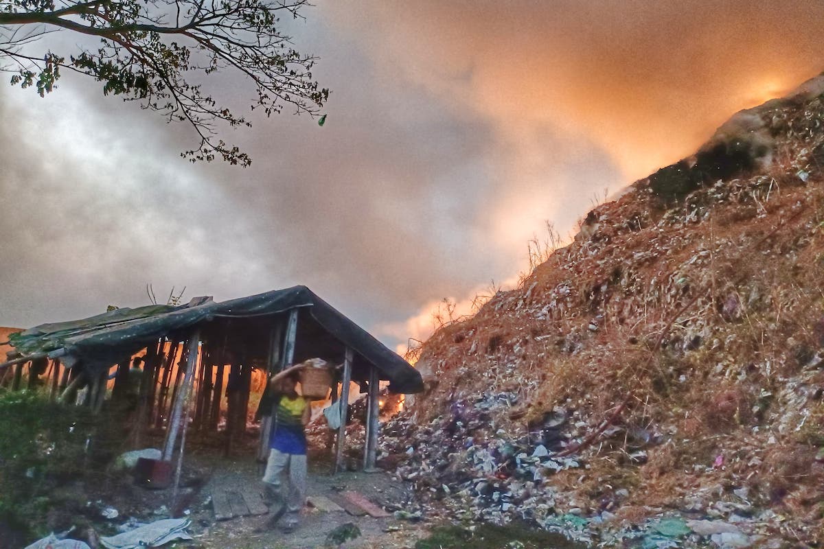 Foto 2 dari 6: Tumpukan Sampah di TPA Winongo Terbakar, Areal Kebakaran Mencapai Sepertiga Zona 6