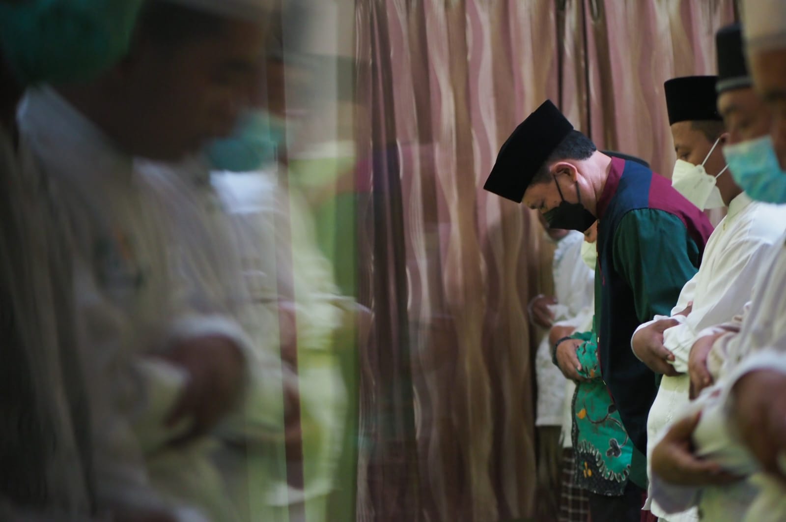 Foto utama berita: Salat Isya di Musala Al-Hikmah, Wali Kota Ingin Wujudkan SDM yang Berkualitas dan Religius