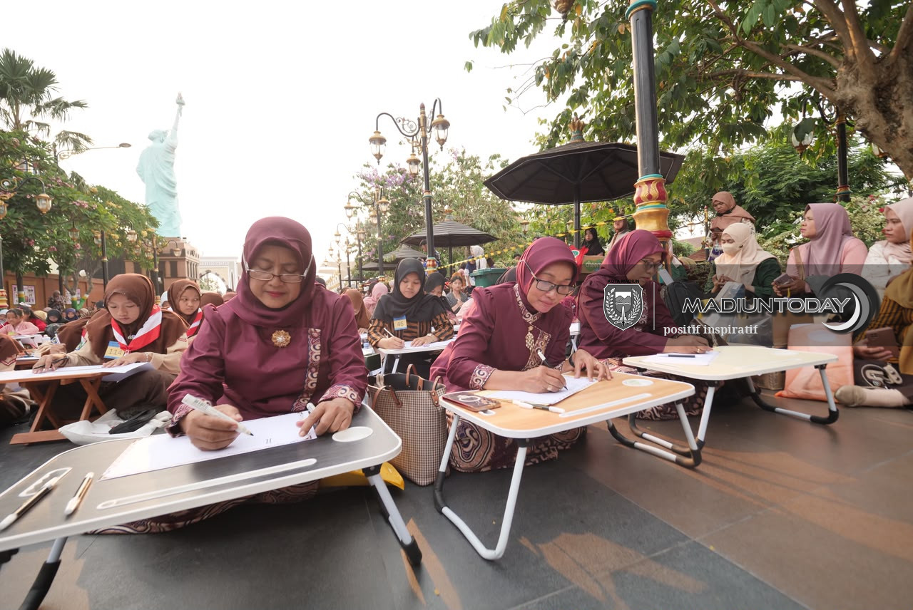 Foto 5 dari 18: 1.588 Pelajar Madiun Rawat Warisan Budaya Jawa Lewat Aksara dan Geguritan