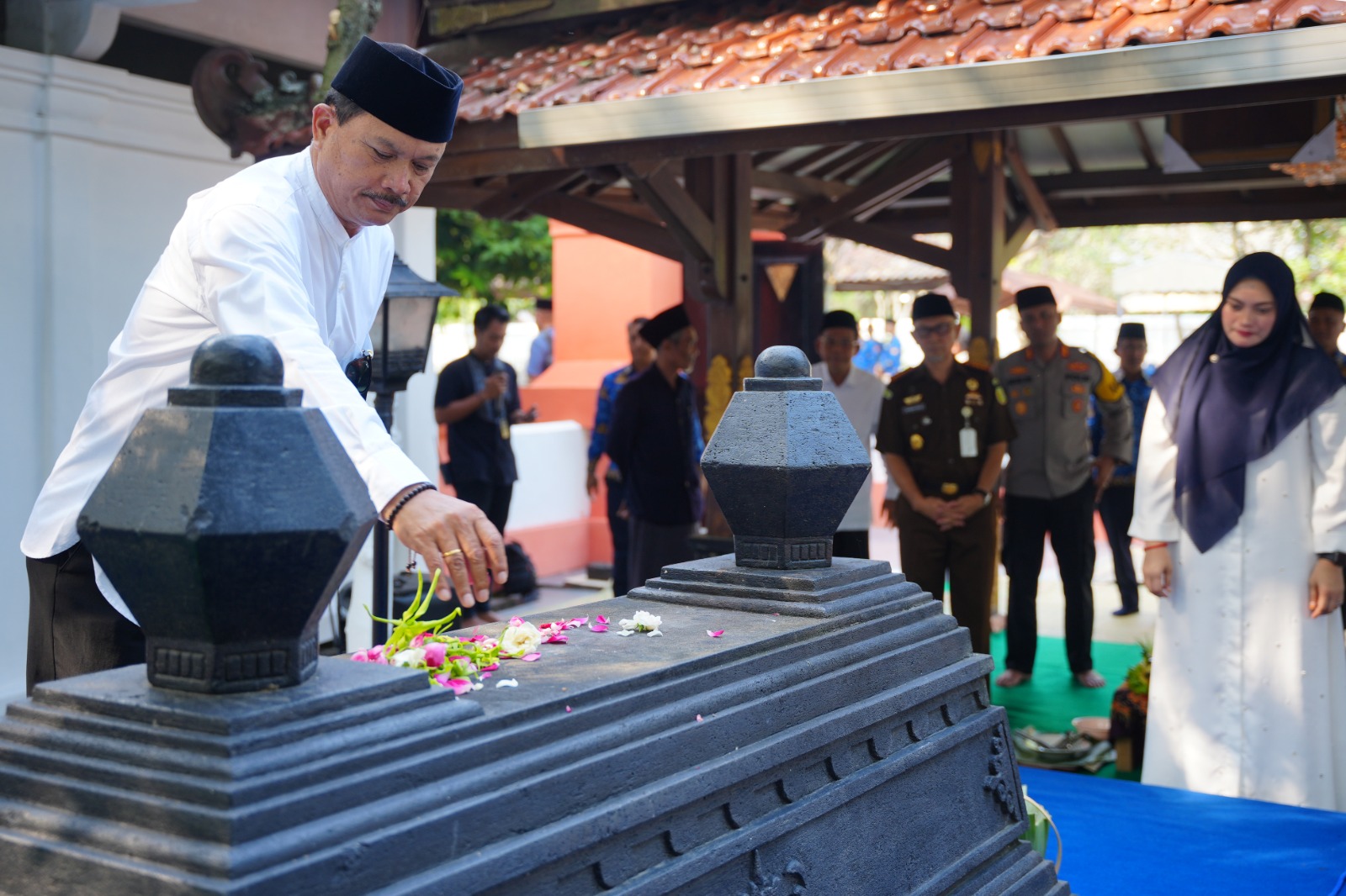 Foto utama berita: Jelang Hari Jadi, Wali Kota Ziarah Makam Leluhur Kota Madiun