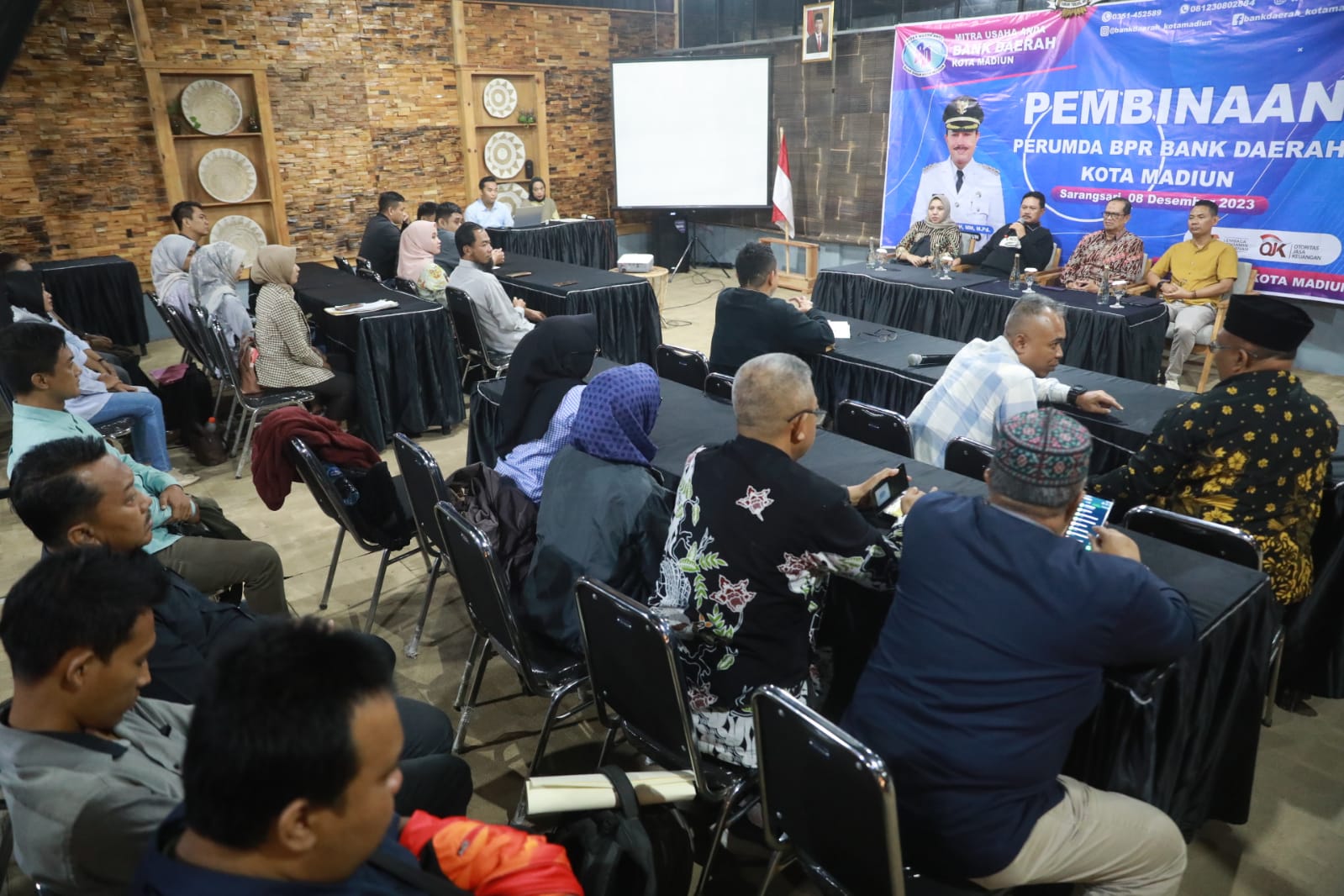 Foto 8 dari 8: Gelar Pembinaan Karyawan Perumda BPR Bank Daerah, Wali Kota Pesan Tingkatkan Kualitas Pelayanan