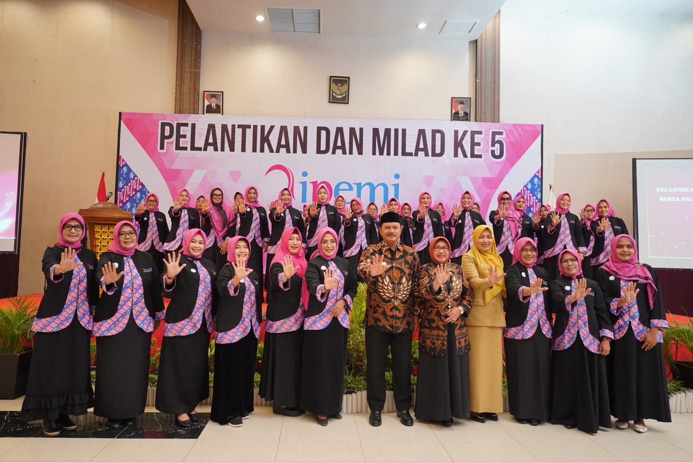 Foto 8 dari 10: Hadiri Pelantikan IPEMI, Wali Kota Pesan Tingkatkan Solidaritas Organisasi