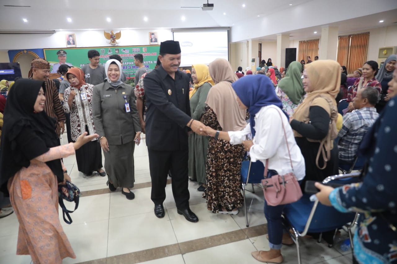 Foto 6 dari 8: Beri Arahan Parenting ke Orang Tua Siswa, Wali Kota Sampaikan Pentingnya Pendidikan Keluarga